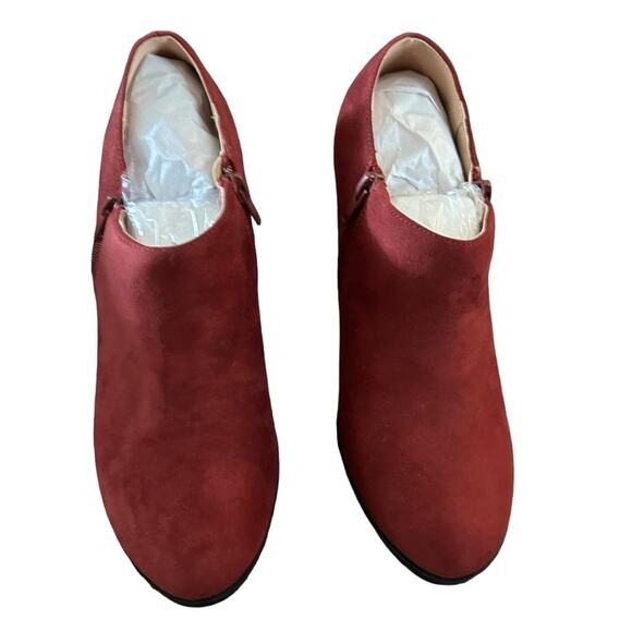 Journee Collection Sanzi Low Cut Ankle Booties Wine NEW Size 8 - Picture 2 of 9